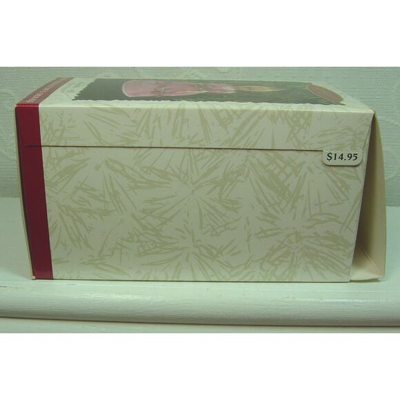 VINTAGE HALLMARK ORNAMENT MADAME ALEXANDER CINDERELLA-1995 - Picture 6 of 6